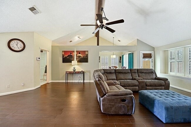 Foto del edificio - 1038 St John Dr