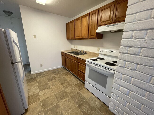 Building Photo - 48963 River Park Rd