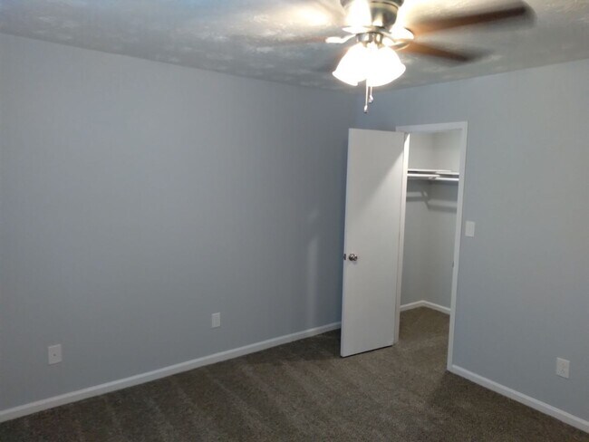 Building Photo - 27 Mustang Court Apt A - Downstairs-