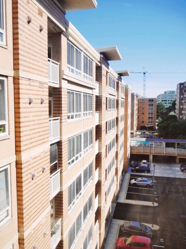 Foto del edificio - Lovely 2 BR/2 BA Condo in Southwest Waterf...