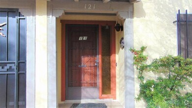 Building Photo - 121 W Calle Del Ano