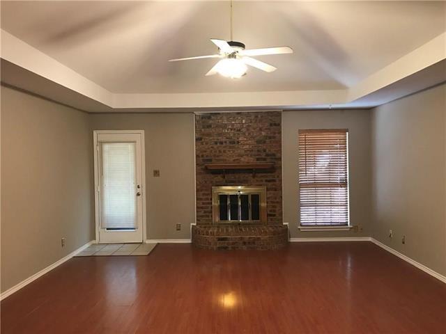 Building Photo - 1126 Woodrow Dr