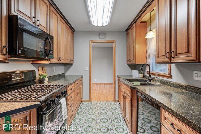 Building Photo - 4 br, 1 bath House - 11166 Arrowhead St NW