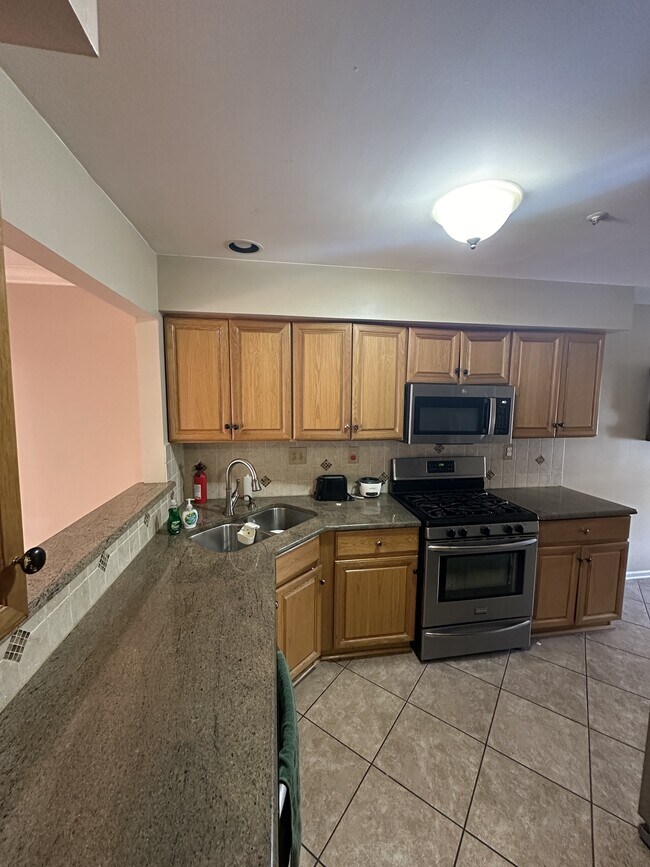 Building Photo - 919 Bentley Ct