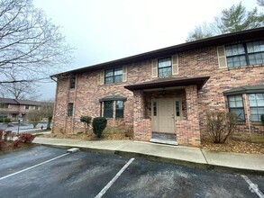 Building Photo - 810 Highland Dr