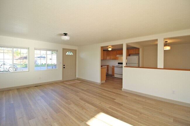 Building Photo - 11318 NE Siskiyou St