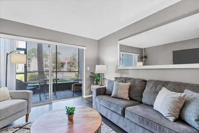 Foto del edificio - SEASONAL BEAUTIFULLY UPDATED GROUND FLOOR ...