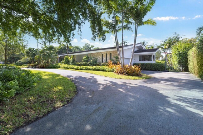 Building Photo - 5780 Las Palmas Dr