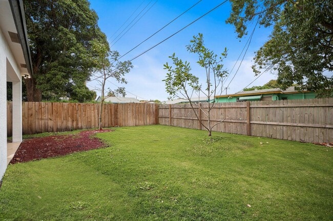 Building Photo - 633 55th St