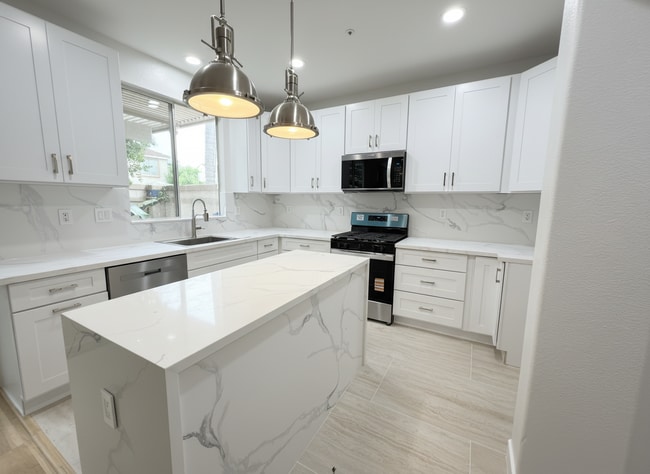 Building Photo - 8136 Constantine Dr