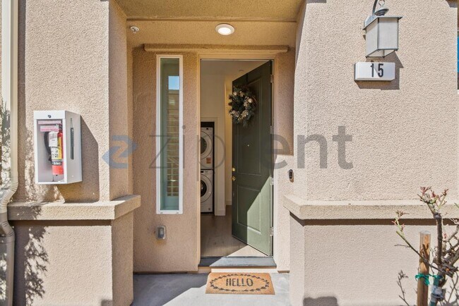 Building Photo - 15 Lisbon Ln