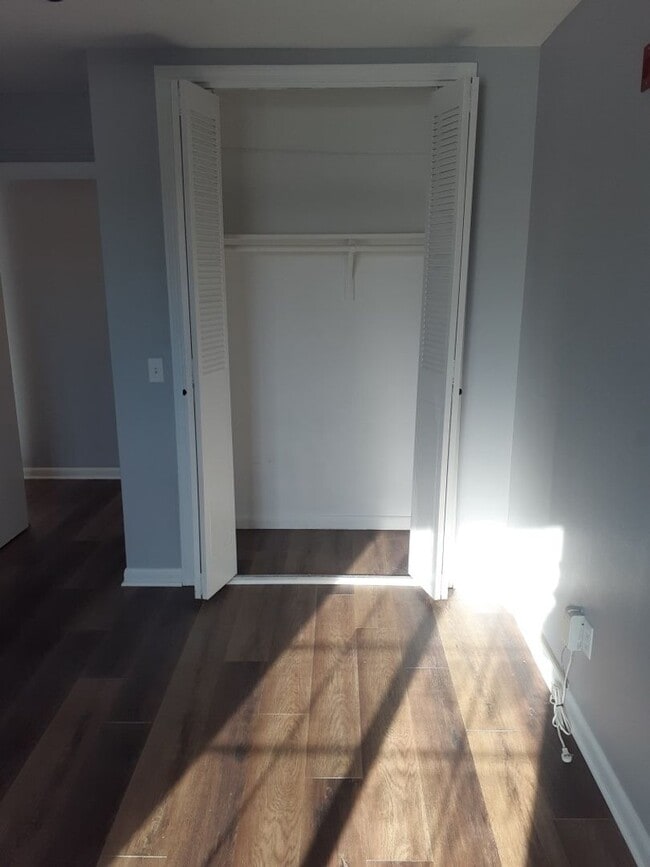 Foto del edificio - RIVERSIDE CHATEAU ASSOCIATES LP