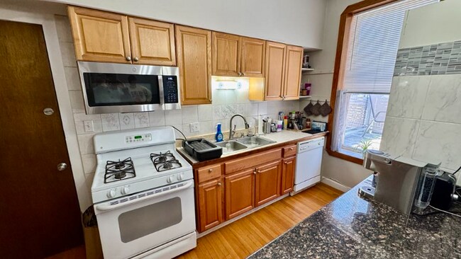 Foto del edificio - 1368 W Evergreen Ave