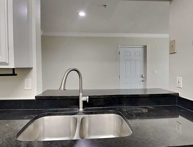 Foto del edificio - 2065 Dixie Belle Dr