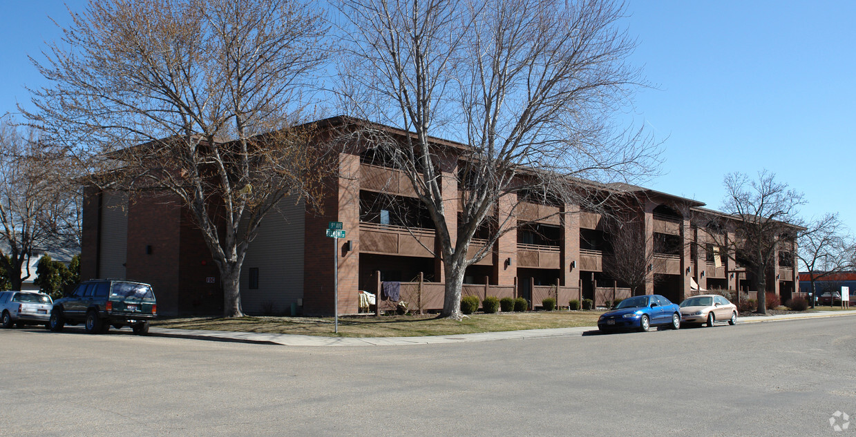 Building Photo - Leisure Village V