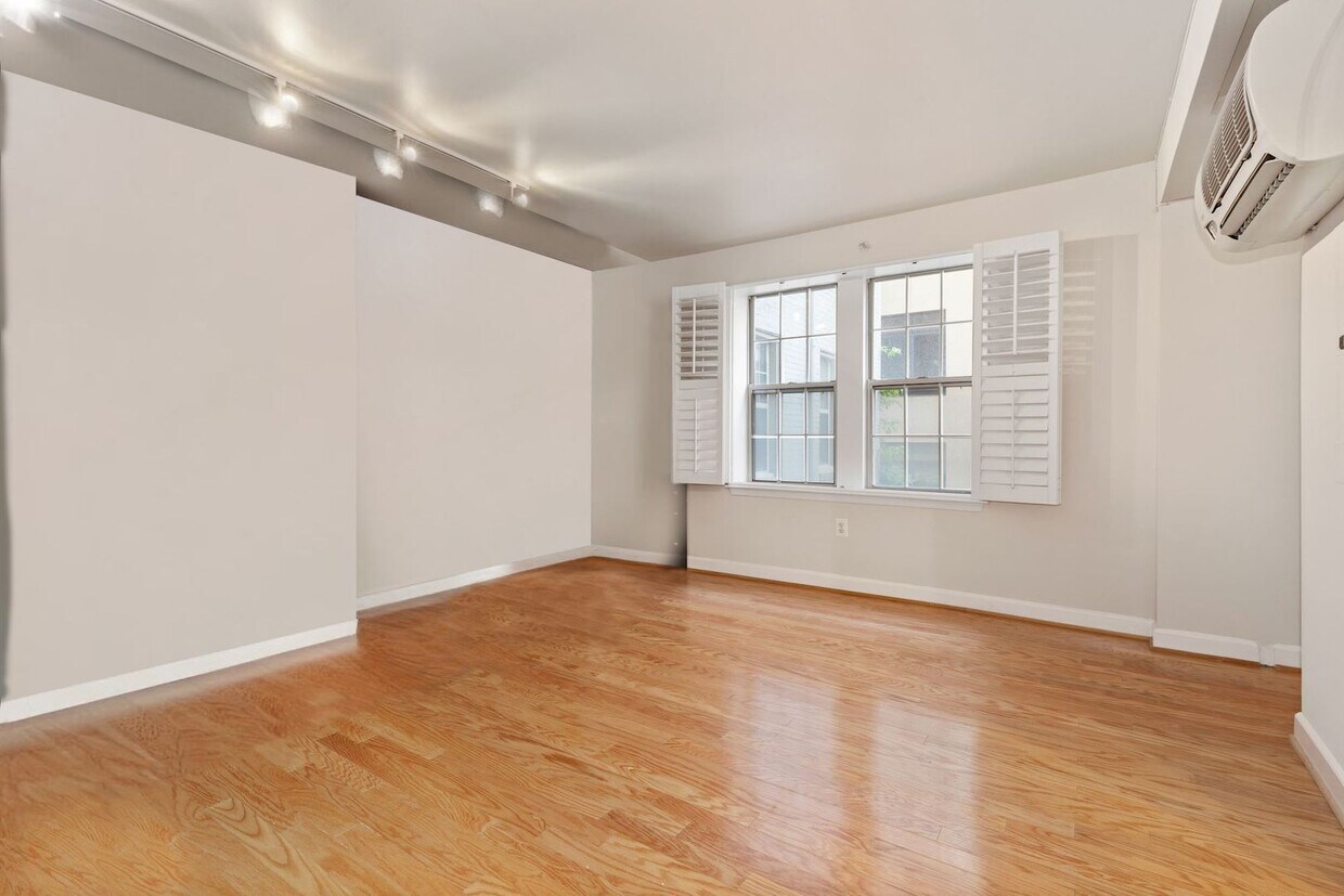 Primary Photo - Renovated Studio by Thomas Circle