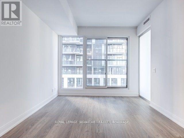 Photo du bâtiment - 181 Dundas St E