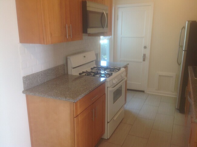 KITCHEN - 336 N Curson Ave