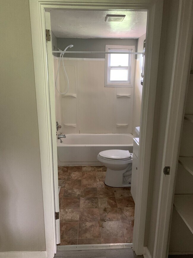 Baño - 537 Norwood Dr