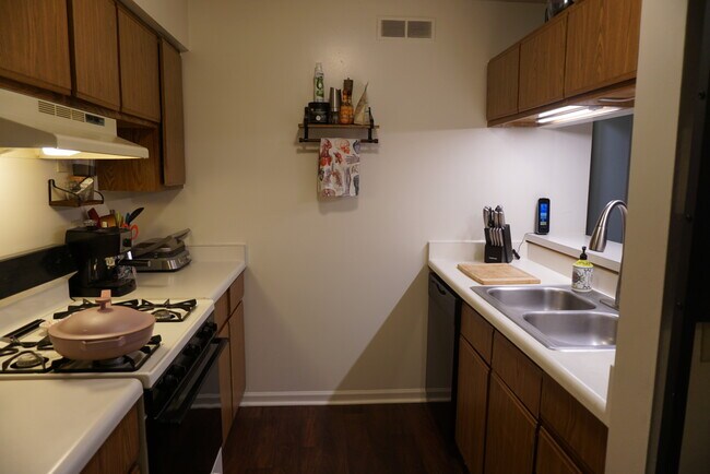kitchen - 105 Fieldcrest St