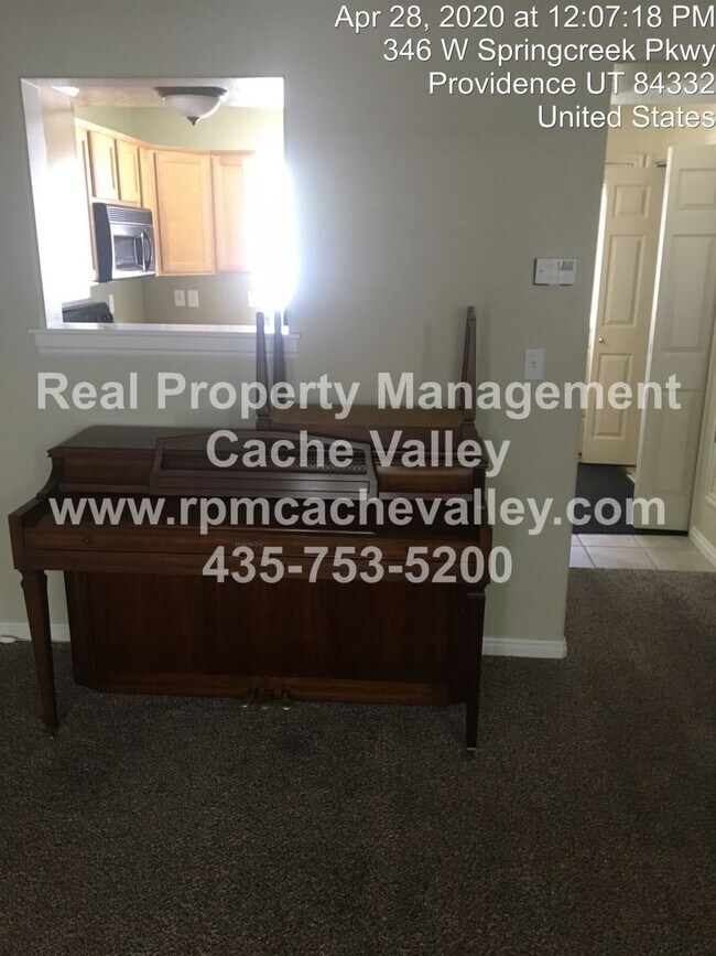 Foto del edificio - Pet Friendly, 2 br 1.5 bath Town home. Ava...