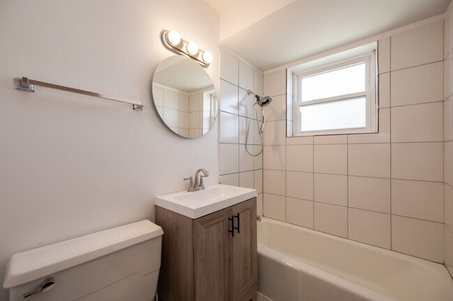 Foto del edificio - 14450 Jefferson Ave