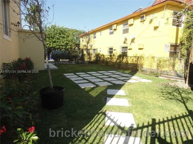 Building Photo - 1469 SW 5th St