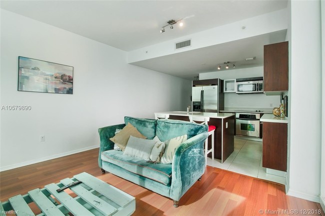 Building Photo - 1 br, 1 bath  - Quantum on the Bay