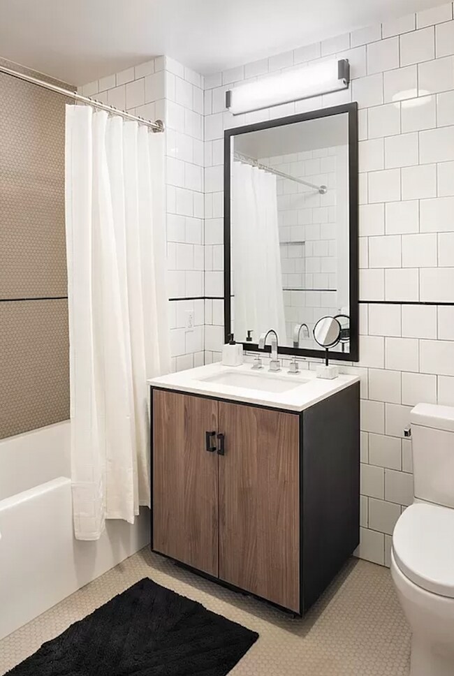 Bathroom - 4428 Purves St