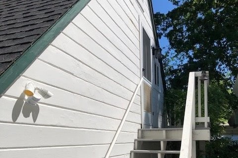 private entry - 146 S Jackson Way