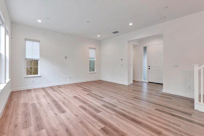 Building Photo - 7546 Twin Bridges Ln