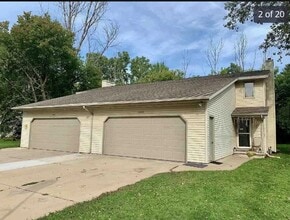 Building Photo - 2043 Hilltop Dr