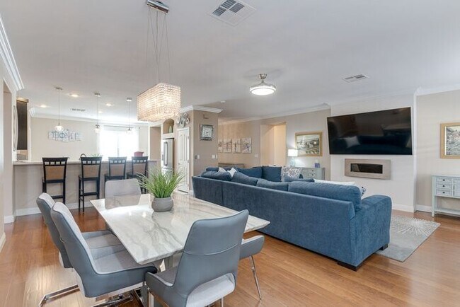 Building Photo - Fully Furnished Single-Story Gem in Gated Northwest Community!