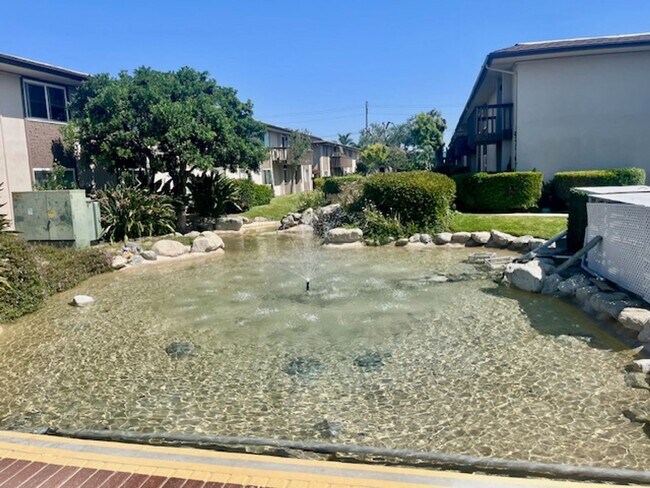 Foto del edificio - Woodlake Apartments