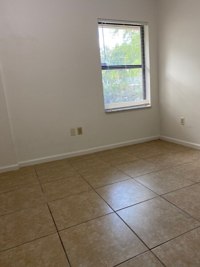 Building Photo - 1098 Crassula Ct