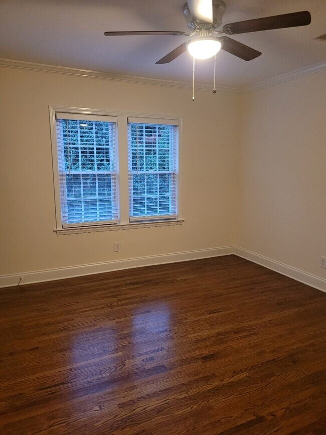 Foto del edificio - 3228 Barnhill Dr