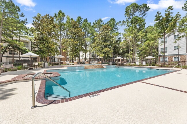 Resort-Style Pool - The Lodge at Spring Shadows