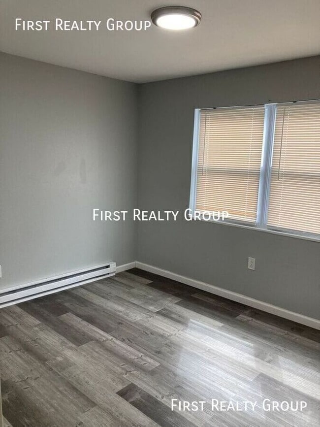 Building Photo - 305 N Broadway-#3