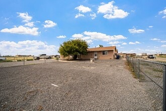 Building Photo - 1066 E Mallon Dr