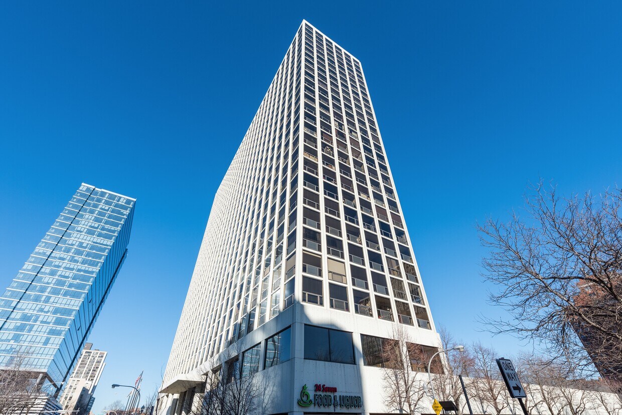 4343 N Clarendon Ave, Chicago, IL 60613 Condo for Rent in Chicago, IL