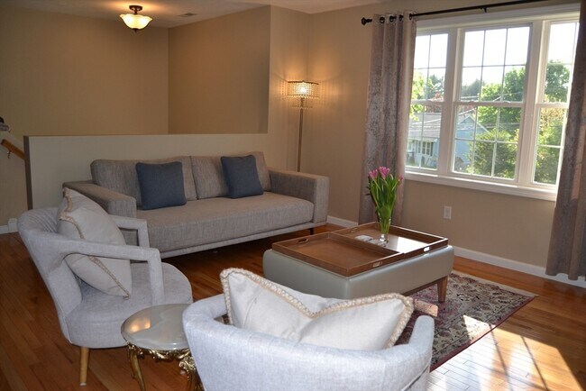Foto del edificio - 63 Crestwood Dr