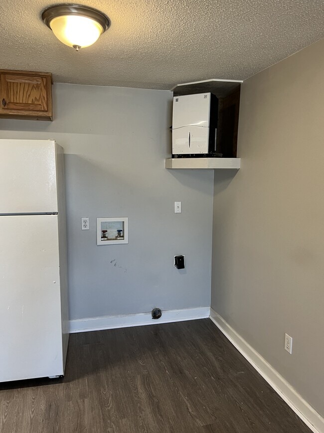 Building Photo - Sweetland Quad