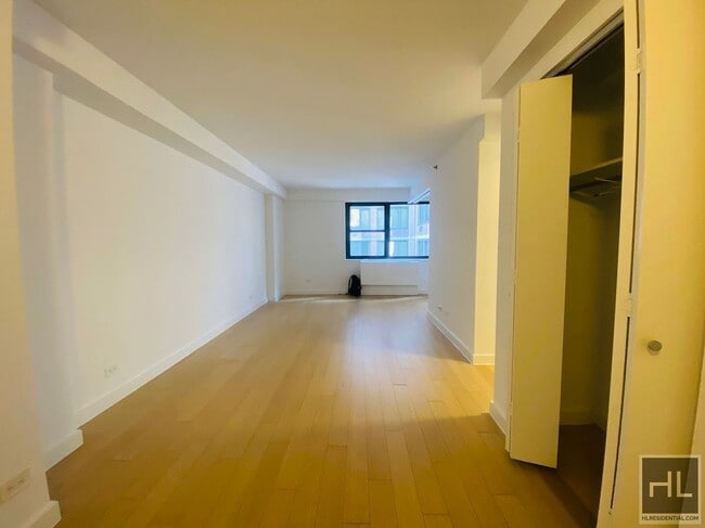Building Photo - East 39th Street