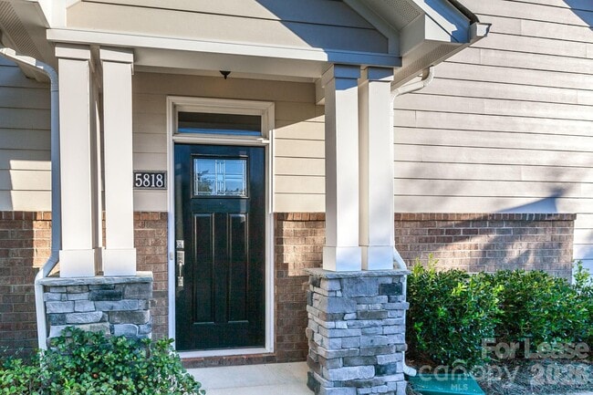 Building Photo - 5818 Glenmore Garden Dr