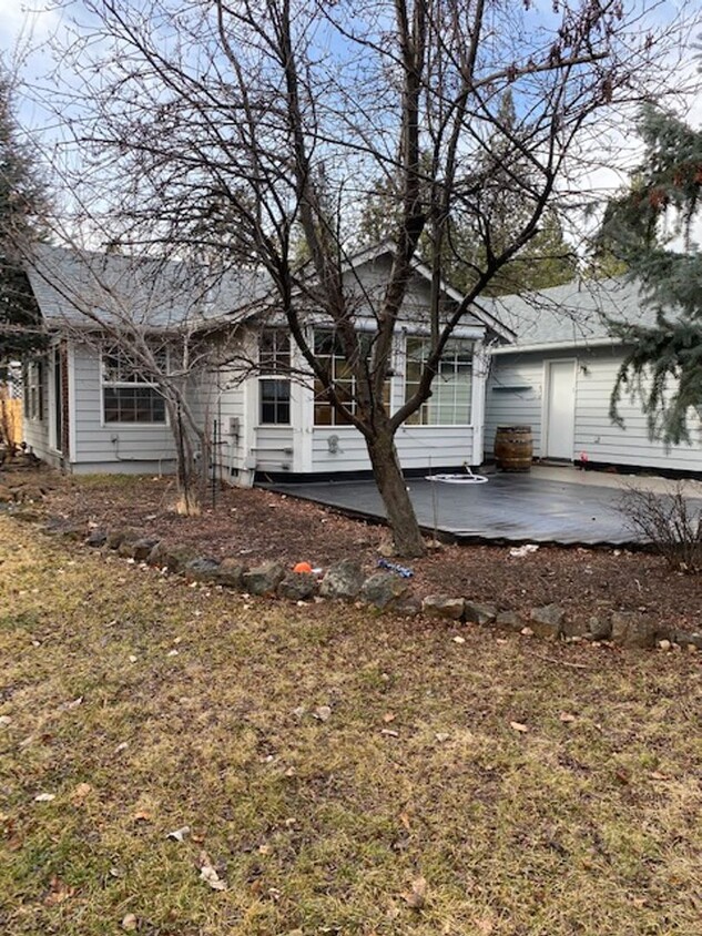 Primary Photo - Adorable SE Bend home on Benham Rd