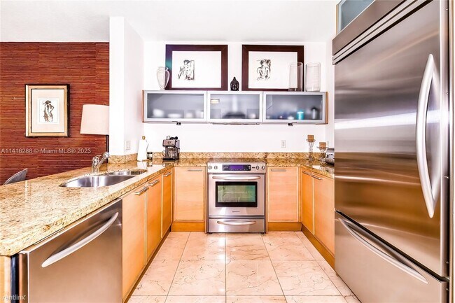 Foto del edificio - 1 br, 1.5 bath Condo - 16275 Collins Ave A...