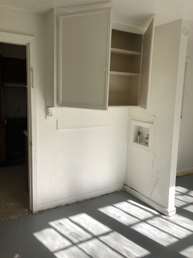 Primary Photo - 1351 Summers St