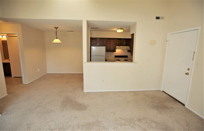 Building Photo - 2310 Aspen Dr