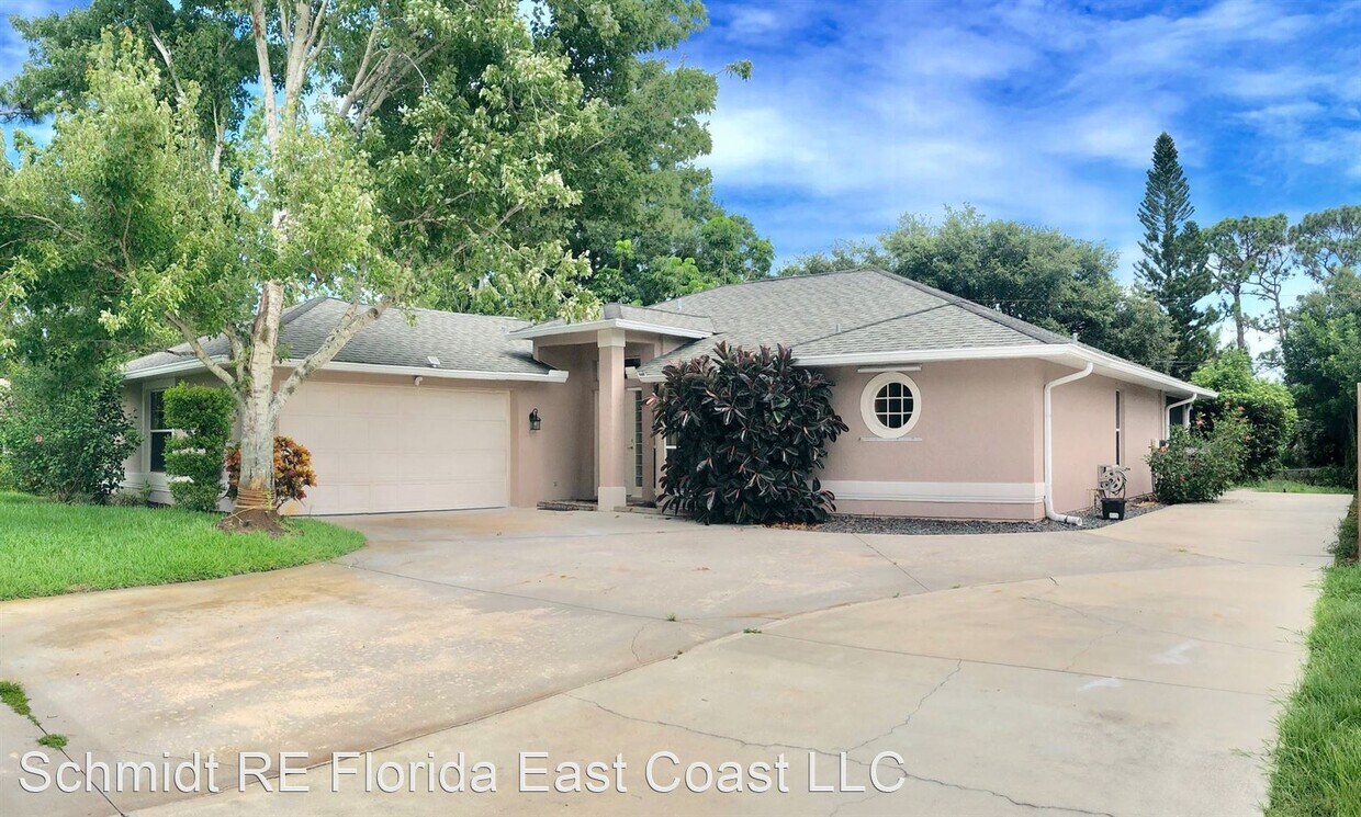 Primary Photo - 4 br, 2 bath House - 974 Claire Ave