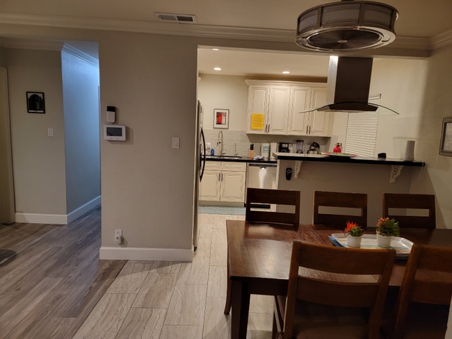 Building Photo - 3760 Cll San Antonio